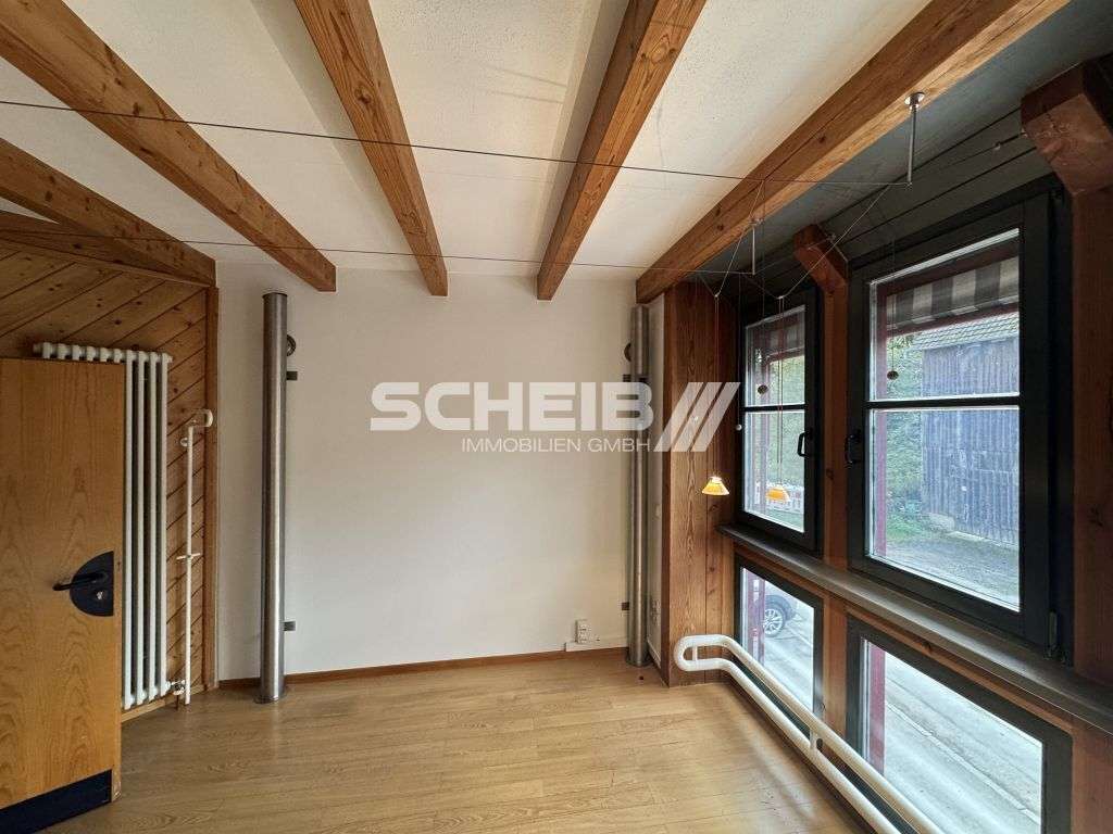 Moderne Bürofläche mit guter Beleuchtung und Ausstattung